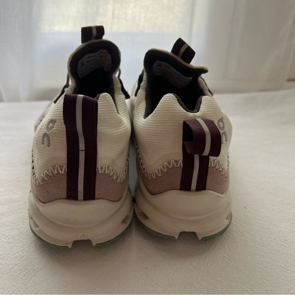 ON Cloudaway Hiking Sneaker - Picture 4 of 13